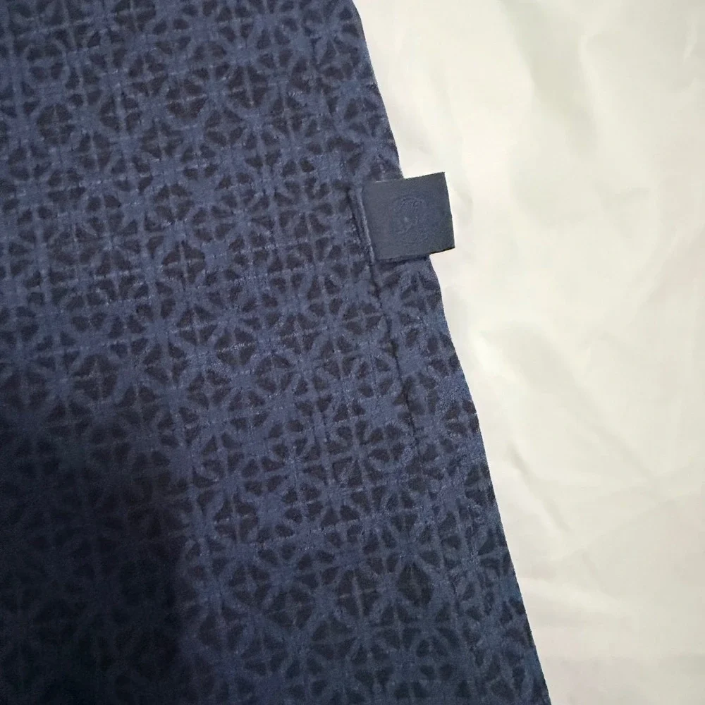 Lululemon Mens Airing Easy SS Button Down Shirt M Navy Geometric Print Techwear